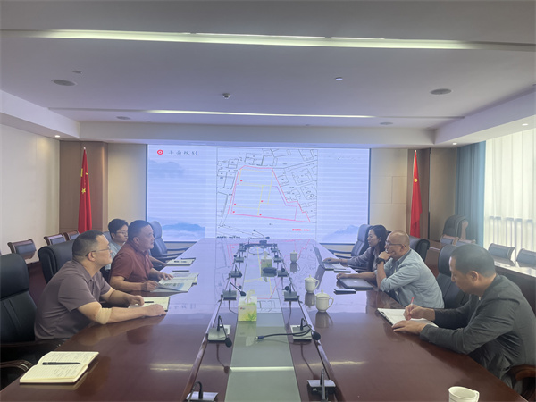 9月24日，岸香國(guó)際韓松副總一行赴集團(tuán)就項(xiàng)目合作事宜進(jìn)行交流座談，集團(tuán)洪董、吳書記、余總參加座談。.jpg
