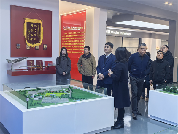 1月13日，程縣長帶隊（農(nóng)業(yè)局、招商局和國資公司）考察漸江明輝蔬果配送股份有限公司。.jpg