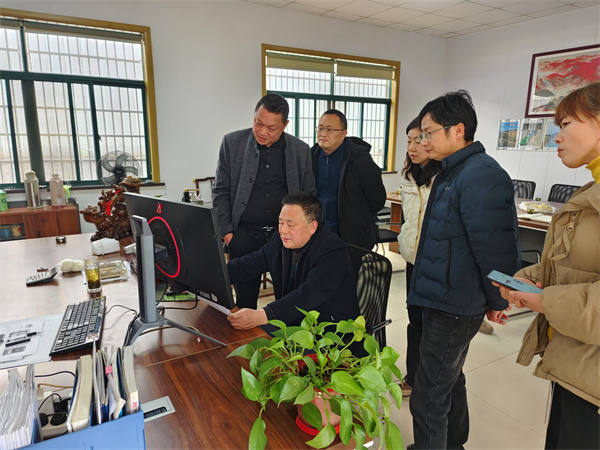 1月21日，洪董率隊(duì)赴浙江諸暨市共創(chuàng)游樂沒施工程有限公司考察調(diào)研。.jpg