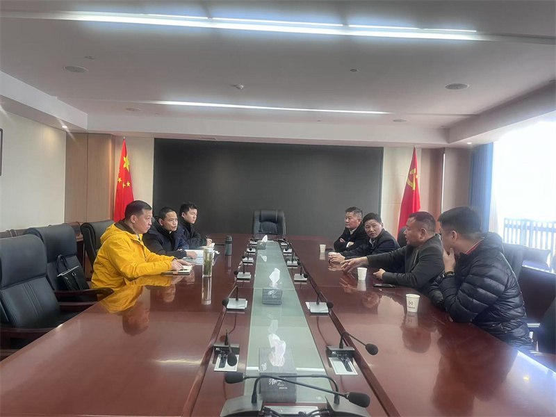 3月6日，浙江寧波徽州商會(huì)、寧波豐潤(rùn)協(xié)成公司董事長(zhǎng)方利年一行赴集團(tuán)考察調(diào)研，潘總、望豐公司陪同調(diào)研座談。.jpg