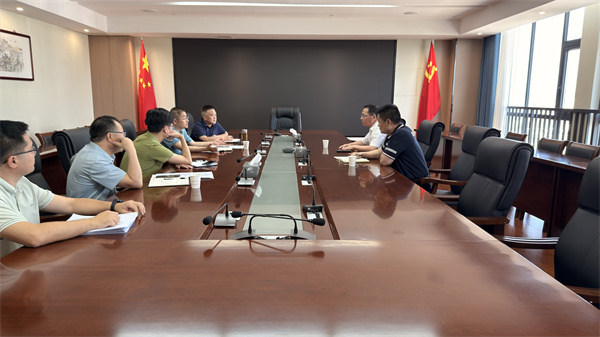 6月17日，中石化黃山公司總經(jīng)理王程海一行就能源站合作事宜開展座談交流，洪董、吳書記，資規(guī)局張局長參加座談。.jpg