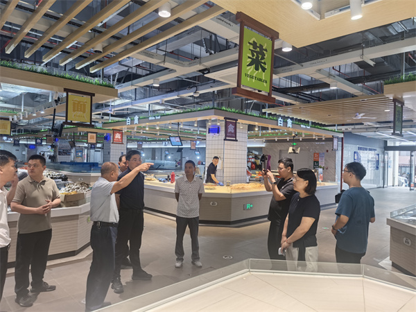 6月19日，王奇勇縣長(zhǎng)帶隊(duì)文明辦，市監(jiān)局，城管局調(diào)研城西鄰里中心，潘總，汪總現(xiàn)場(chǎng)陪同.jpg