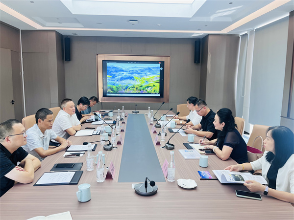 9月28日，深圳福美投資、深圳互聯(lián)網(wǎng)文化促進會、安徽瀚之源碳桐環(huán)?？萍加邢薰镜瓤蜕谈凹瘓F洽談項目合作事項，洪董、潘總、吳書記、余總及石潭公司參加座談。.jpg