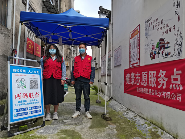 1651715122568359.jpg 20220429青年志愿者包保小區(qū)值守_副本.jpg