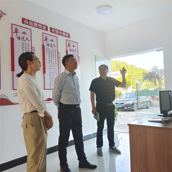 5月5日，縣委常委、組織部長(zhǎng)方慶峰調(diào)研新安江公司，黃山徽投集團(tuán)常務(wù)副總經(jīng)理方亮陪同。.jpg