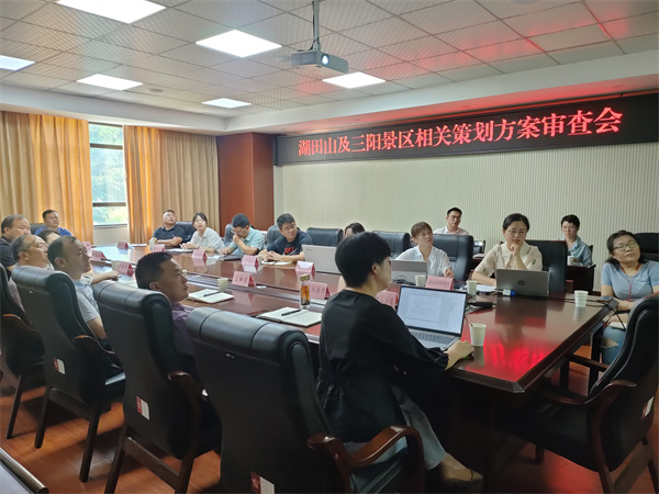 7月28日，徐涌駟副縣長(zhǎng)主持召開湖田山相關(guān)設(shè)計(jì)策劃方案審查會(huì).jpg