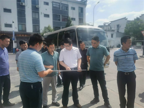 9月2日，王縣長，吳書記查看新安路跨鐵路，富豐新城商務中心及大數(shù)據(jù)中心項目進展情況1.jpg