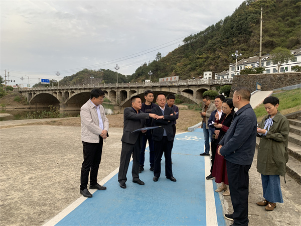 10月25日，縣委書記汪凱調(diào)研豐樂河濱江公園項(xiàng)目.jpg