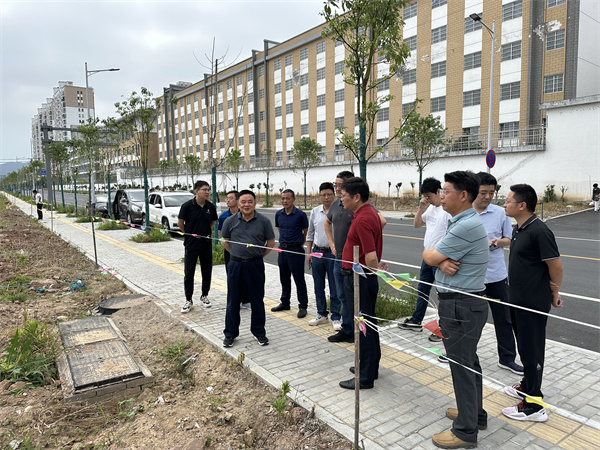 6月1日，詹縣帶隊(duì)調(diào)研揚(yáng)之學(xué)校事宜，洪董，張總陪同。.jpg