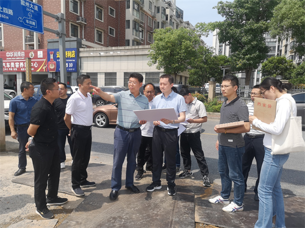 6月14日，省發(fā)改委重點(diǎn)辦調(diào)研揚(yáng)之學(xué)校項(xiàng)目.jpg