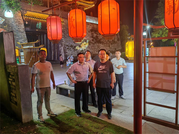 9月11日，汪凱書記夜間調(diào)研古城三期項目，對部分節(jié)點提升進行指導，洪董，張總陪同調(diào)研。.jpg