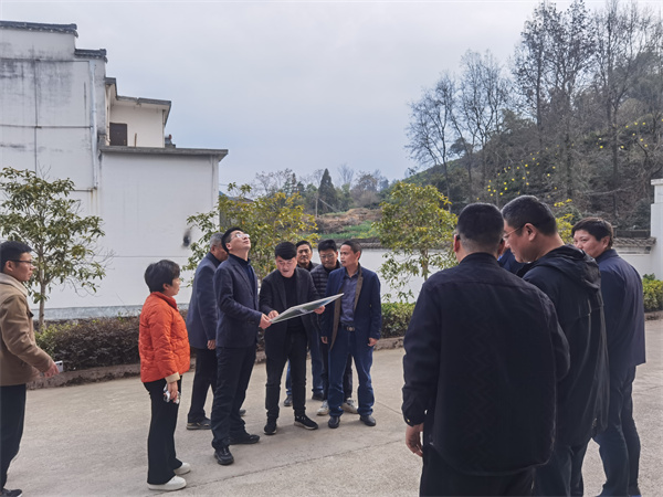 3月14日，王縣長調(diào)研煙花爆竹公司倉儲提升項目前期工作.jpg